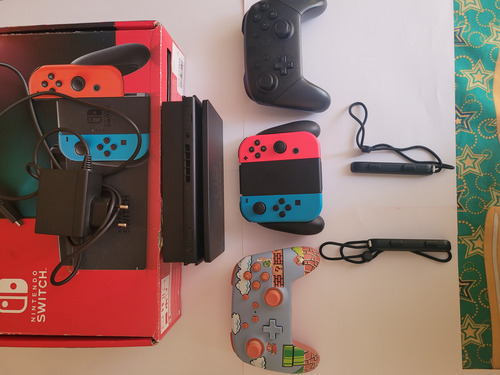 Consola Nintendo Switch Neon+ 3 Joystick + 2 Juegos Poco Uso (Usado)