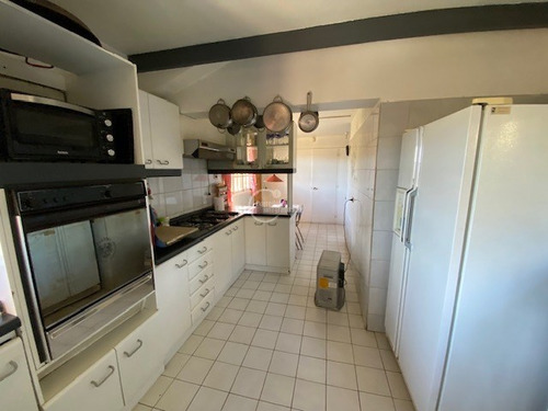 Casa En Venta De 5 Dorm. En Lo Barnechea