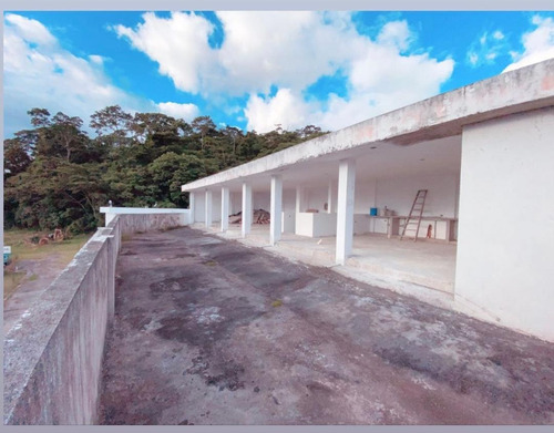 Imagen 15 de 15 de Venta De Casa Quinta, Sector Colinas De Pirineos. Adlz