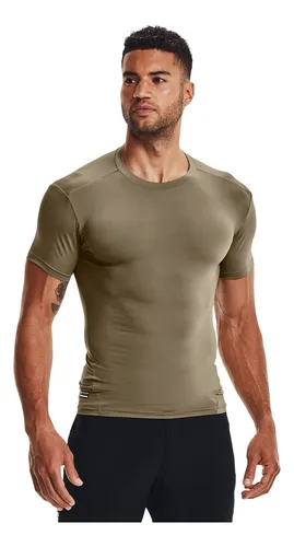 Hombres con playeras pegadas clearance