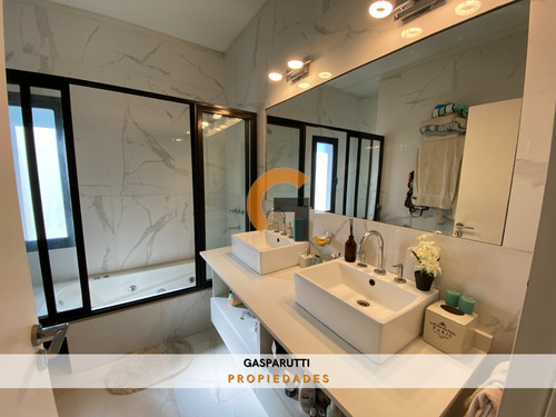 Casa En Venta, 3 Dorm.+ 1 Escritorio Barrio San Matías!