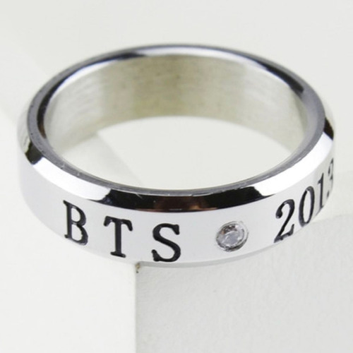 Imagen 2 de 2 de Bts Anillo Acero Inoxidable Titanio Bangtan Boys Kpop Corea