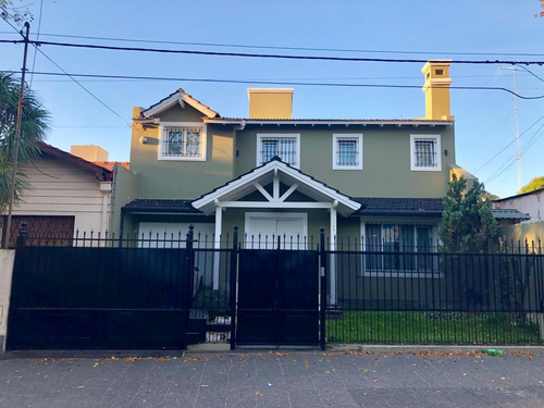 Casa En Venta - 6 Ambientes - Centro - Luján