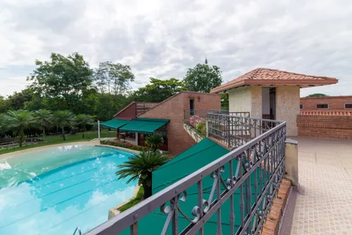 Casa En Arriendo/venta En Las Mercedes. Cod A4615
