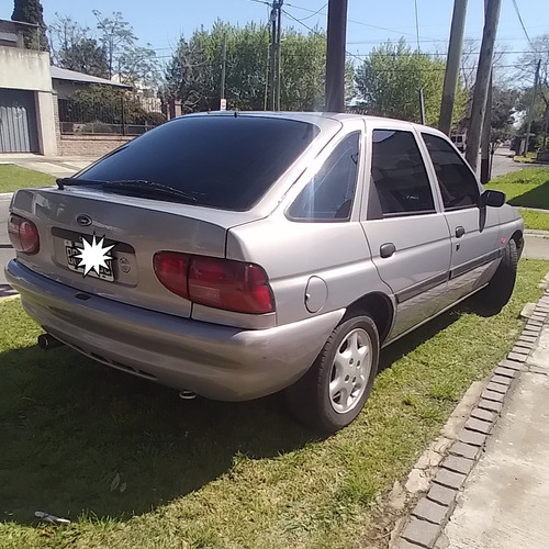 Ford Escort 1.8 Clx 5 p