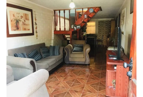 Vende Acogedora Casa De Dos Pisos En Comuna De Maipu