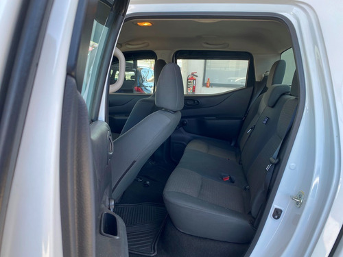 Nissan NP300 2.5 Doble Cabina S Pack Seg Mt