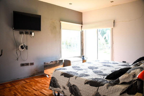 Casa En Venta Con Pileta En Barrio Privado La Carolina Golf Y Country Club