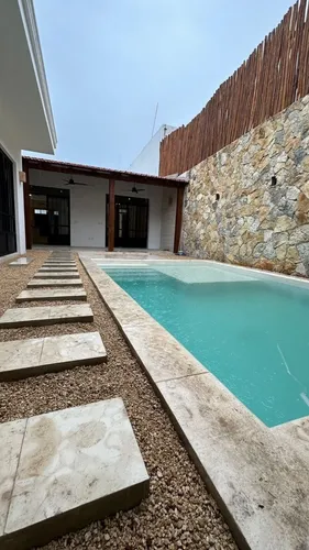 Casa(643r1 Azul) En Venta En El Centro De Mérida
