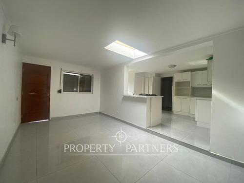 Arriendo Amplia Casa Familiar En Microbarrio Con P...