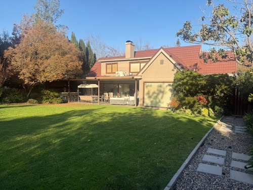 Impecable Y Acogedora Casa El Golf De Manquehue