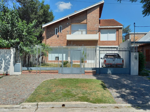 Casa 4 Ambientes Con Jardin Y Pileta En Castelar Cod6100