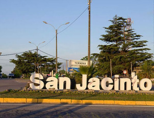 Vendo Chacra Con Casa, Bien Ubicada A 2 Km De Ruta 7  A 3km De Ruta 11  Km 54 Casi 5has San Jacinto Si Banco