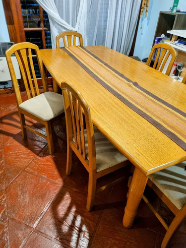 Mesa De Comedor Guatambú + 8 Sillas