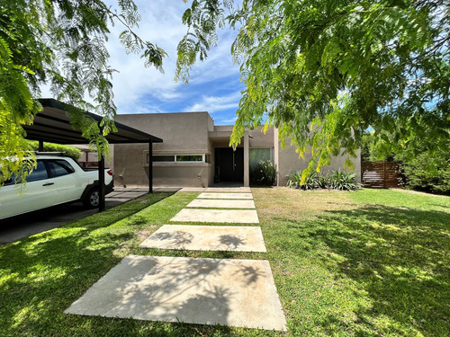 Casa  En Venta Ubicado En Santa Teresa, Villanueva, Tigre