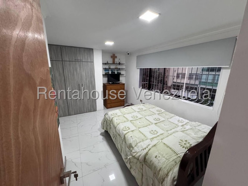 Apartamento Remodelado En Venta, Urb. Los Palos Grandes
