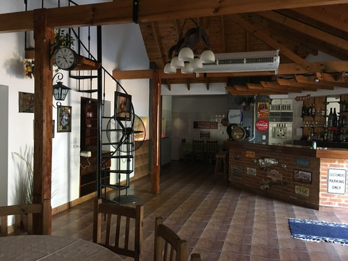 Imagen 8 de 9 de Alquiler Alquilo Local Negocio Restaurante Parrilla Confiteria Cerveceria Restaurante Bar Local Salon Totalmente Instalado Y Amoblado Frente A La Laguna De Lobos