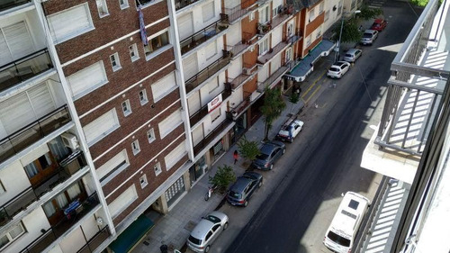 Imagen 5 de 11 de Temporada |2 Ambientes A La Calle Balcón Francés