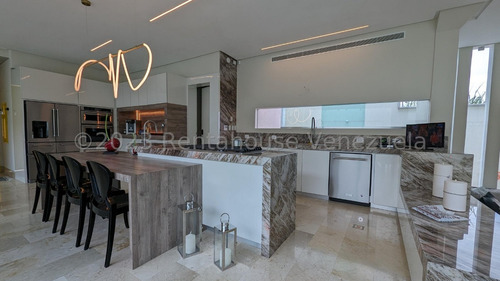 Ms: 24-3353 Vendemos Espectacular Y Nueva Casa En Loma Linda, El Hatillo. A=680m2, 4h, 5b, 11p.