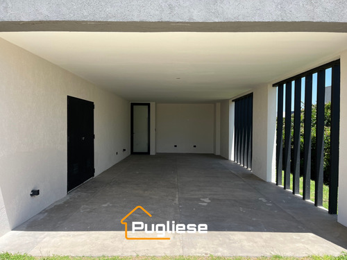 Casa De Diseño En Venta En Ceibos Puertos Con Galeria Y Pileta