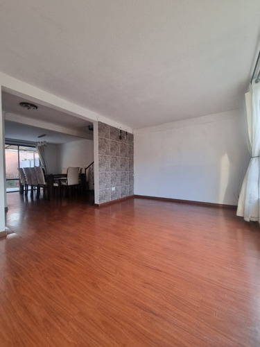 Casa En Villa Los Héroes, Pasaje Cerrado.