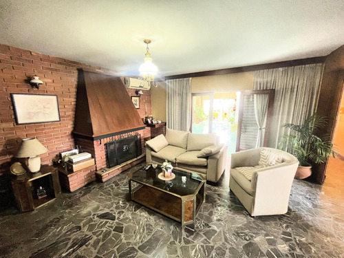 Venta Casa En Primer Piso Quincho Completo Con Pileta En Terraza Apto Crédito En Zona Sur