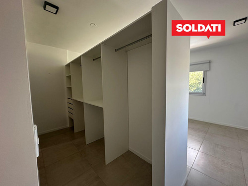 Venta 3 Cuartos Y Escritorio. Pileta, Parrilla, Piscina.