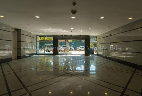 Imagen 2 de 15 de Claudia Lopez Vende Local Comercial En Las Mercedes Mls #22-21636