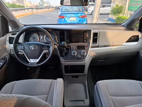 Toyota Sienna 3.5 Le At