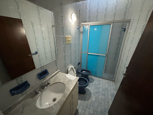 Casa De 3 Dormitorios En Alquiler En Urca - Terreno Doble