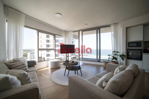 Alquiler Apartamento Trump Tower 2 Dormitorios, Vista Al Mar, Playa Brava.
