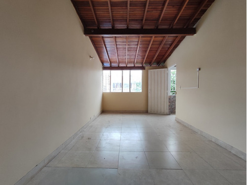 Apartamento En Arriendo En Prados Del Norte. Cod A13295