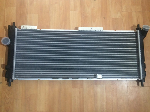 Imagen 1 de 3 de Radiador Chevrolet Corsa Gasolina 1.4 / 1.6 93 - 00 Mecanico