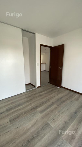 Venta. Departamento Monoambiente Con Balcón. A Metros De Bv. Oroño