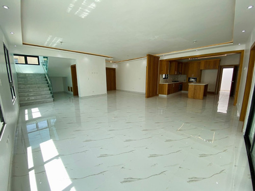 Moderna Casa Con Habitación En Planta Baja Y 2 Cocinas Con Línea Blanca Incluida De Venta En Villa María!