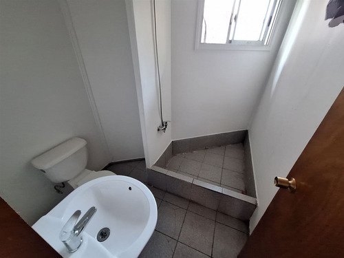 Casa En Venta De 8 Dorm. En Macul
