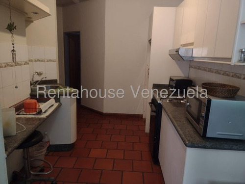 Bella Casa De 2 Pisos ,bien Distribuida En Venta Ubicada En Las Acacias 25-16813