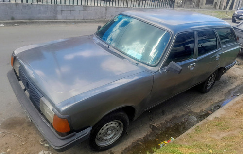 Es Rural Grande Hermoso Auto Par Unas Vacacioneses
