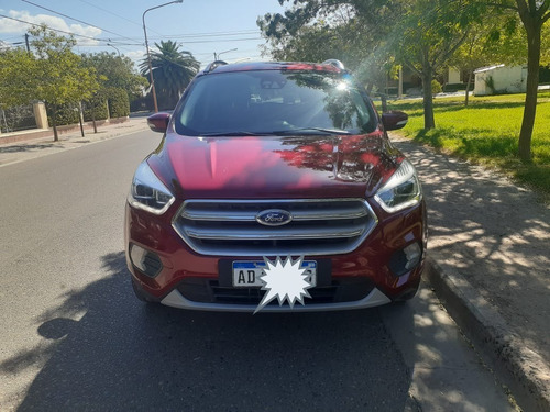 Ford Kuga Titanium 2018 - 25mil Km - Excelente