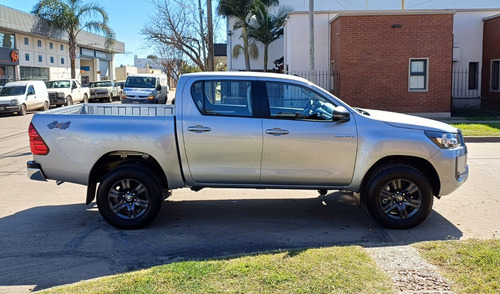 Toyota Hilux Sr 4x4 2.8 At 0km Financiada