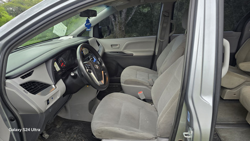 Toyota Sienna 3.5 Le V6 At