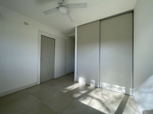 Luminosa Propiedad En Venta, Brickland, Canning.