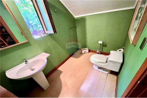 Casa Con Espacio Comercial En Venta