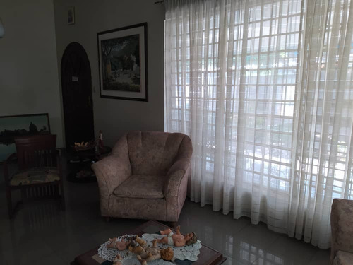 Imagen 10 de 15 de Venta De Casa En La Urbanización La Floresta Las Delicias 04124827470