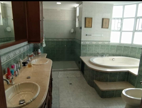 Imagen 8 de 14 de El Golf 3 Alcobas 7 Baños 3 Parqueaderos Doble Estudio
