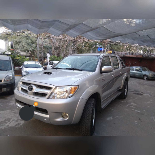 Imagen 3 de 11 de Toyota Hilux 3.0 D/cab 4x4 Srv Lim P/4