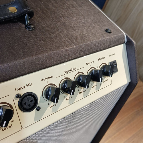 Amplificador Borne Infinit A80 Studio Marrom 80w Bivolt Marrom