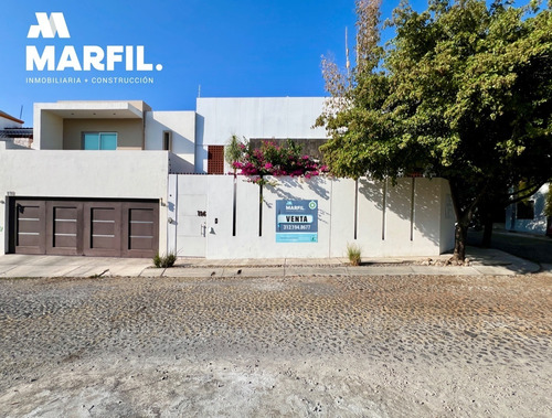 Casa En Venta Ideal Para Negocio / Oficinas En Esmeralda Norte Colima