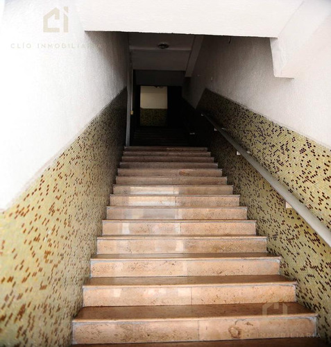 Oficinas En Renta En El Segundo Piso De Un Edificio, Ubicado Sobre La Avenida Independencia, Tiene Entrada Independiente