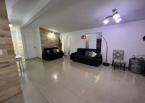 Imagen 1 de 11 de Casa En Venta En La Esmeralda, San Diego Carabobo